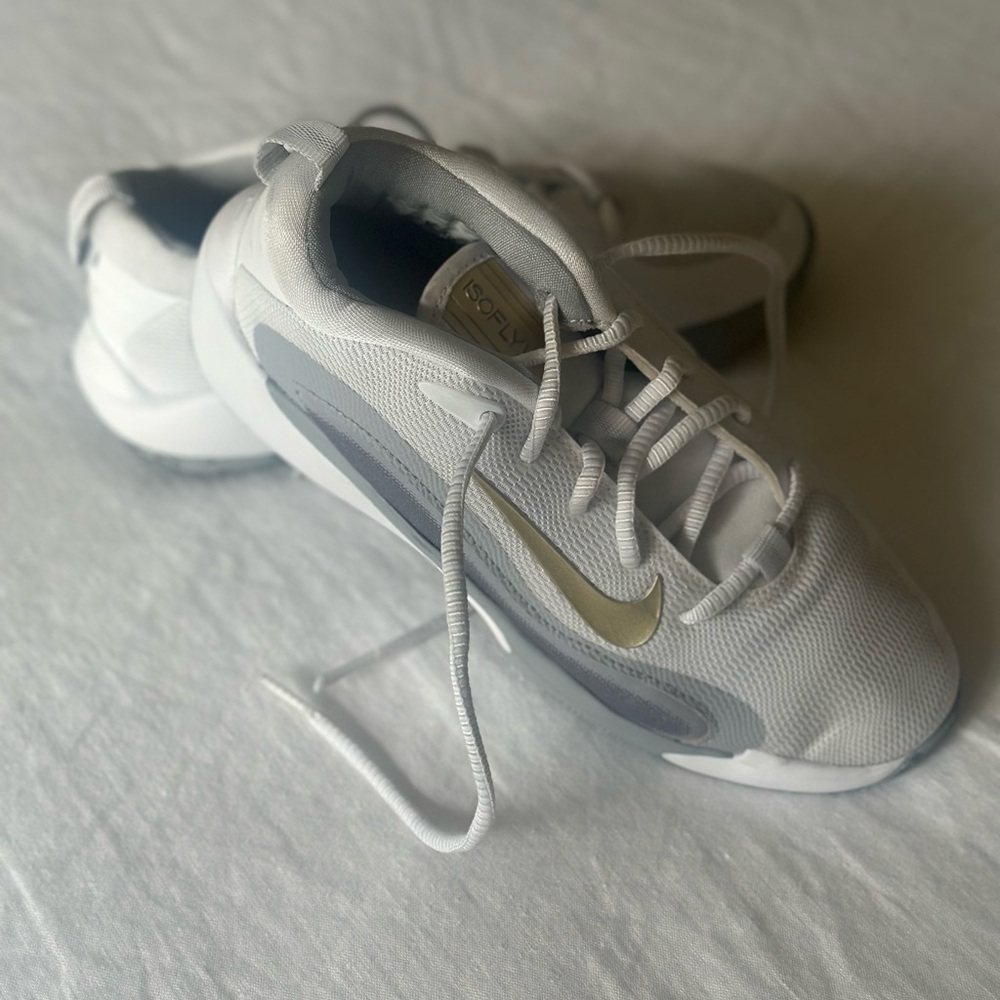 Nike Kids IsoFly Basketball Shoes